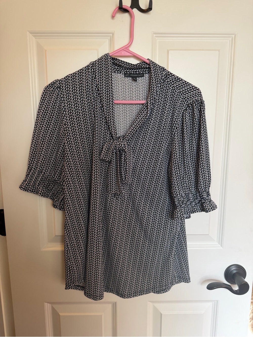 Adrianna Papell Black & White Geometric Tie-Front Blouse